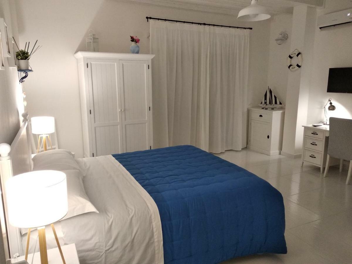 Latino Rent Room B&B Vista Mare Порто Чезарео Екстериор снимка